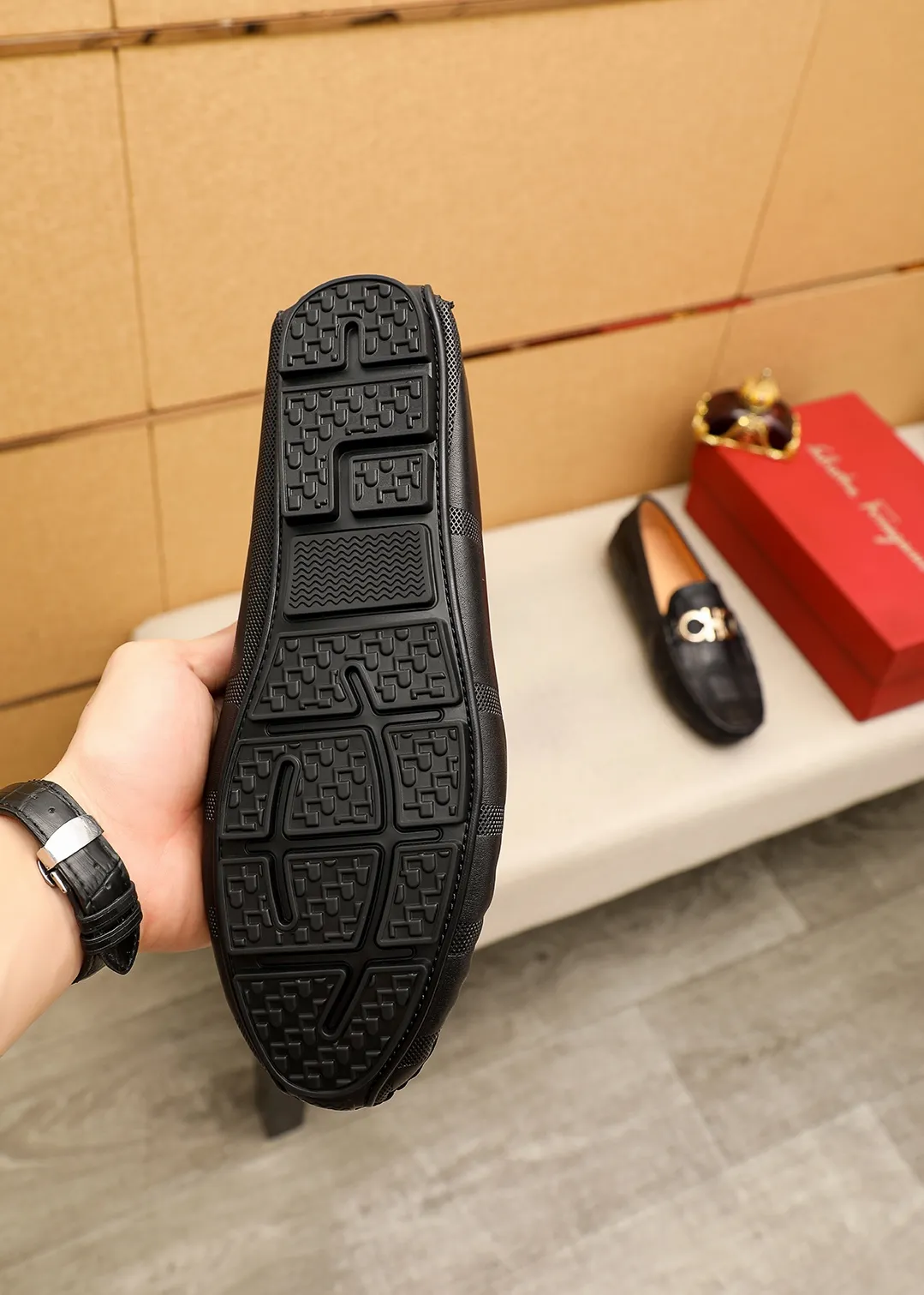 Men's shoes 💰360 💐 Product trademark: Ferragamo "Ferragamo" bean shoes Regular size: 38-44 (45.46🉑️customized) Product materials: Selected imported calfskin embossed upper + classic hardware buckle, imported pig leather lining. Strong three-dimensional visual effect, original outsole color: 1⃣️color optional